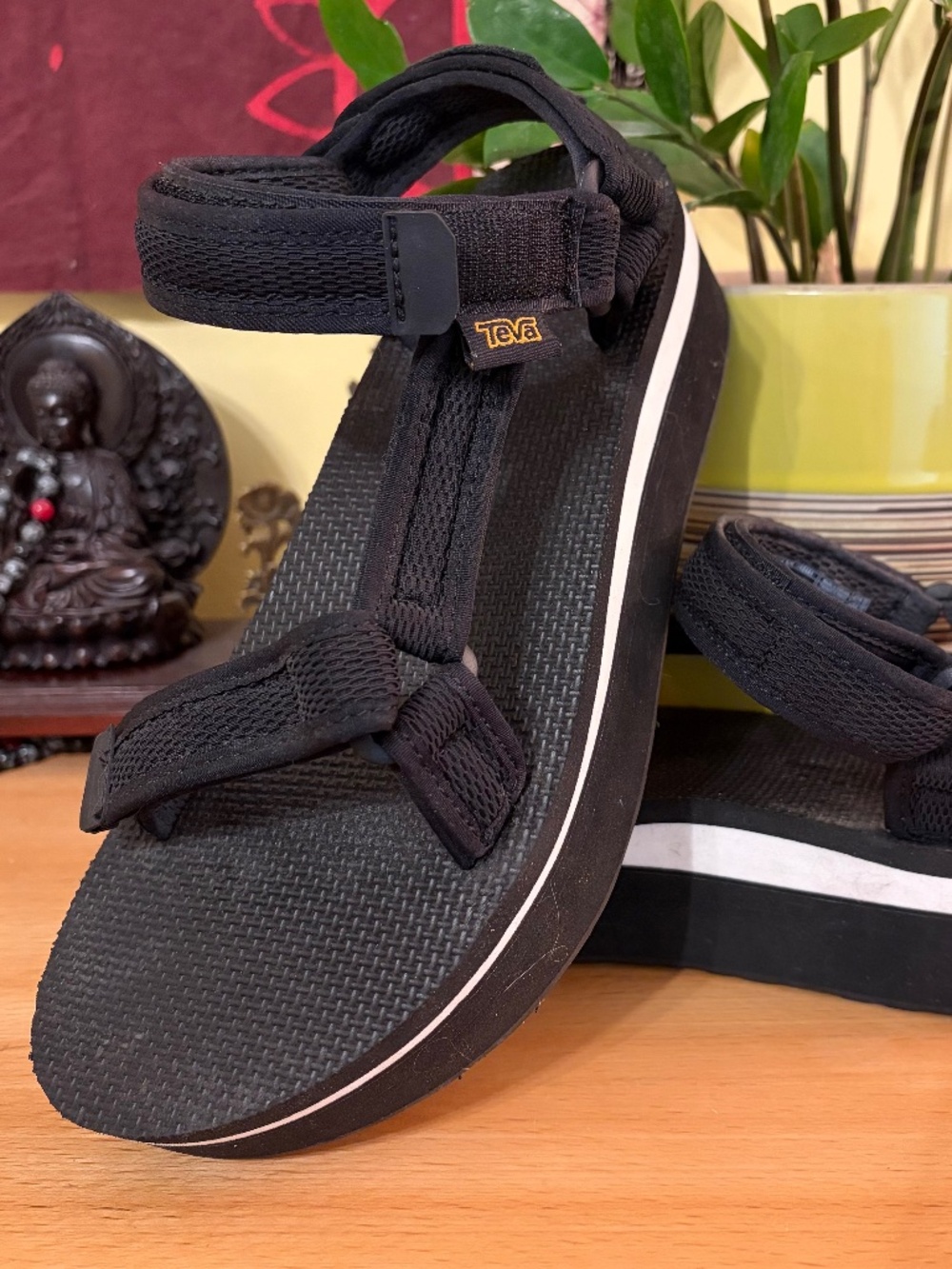 Teva NWOT Flatform Universal Sandals Womens 8 Adjustable Strappy Slingback Black